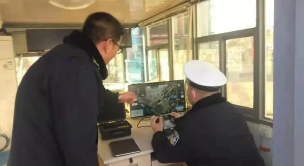 公安利用巡检无人机喊话 保障冬季出行安全(图2) 巡检无人机